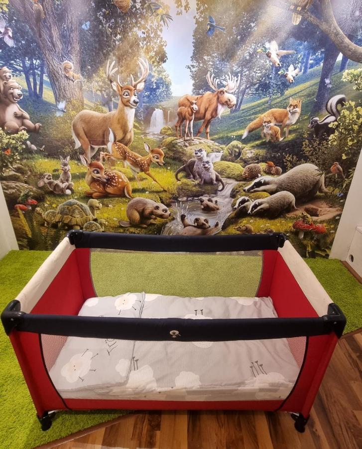 Ruheoase Am Waldrand - Auf 90Qm Sind Nicht Nur Die Eltern Und Bis Zu 5 Kinder Willkommen, Auch Hunde Und Katzen Sind Willkommen Laichingen المظهر الخارجي الصورة